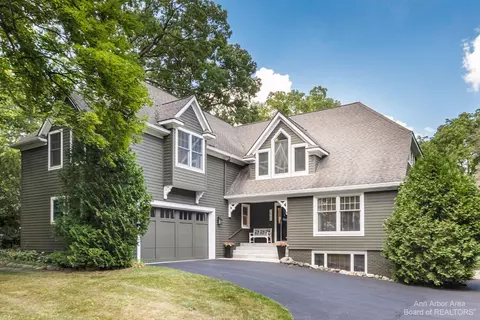 2565 Bedford Rd, Ann Arbor, MI 48104 photo 4