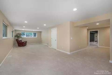 2565 Bedford Rd, Ann Arbor, MI 48104 photo 54