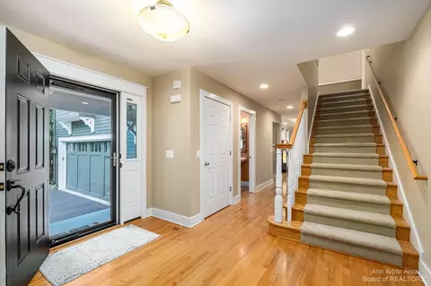 2565 Bedford Rd, Ann Arbor, MI 48104 photo 8