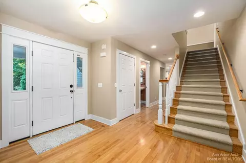 2565 Bedford Rd, Ann Arbor, MI 48104 photo 9