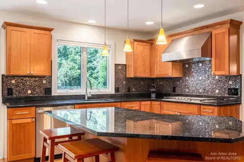 2565 Bedford Rd, Ann Arbor, MI 48104 photo 21