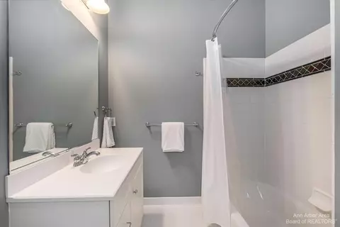 2565 Bedford Rd, Ann Arbor, MI 48104 photo 39
