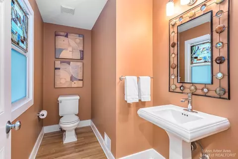 2565 Bedford Rd, Ann Arbor, MI 48104 photo 33