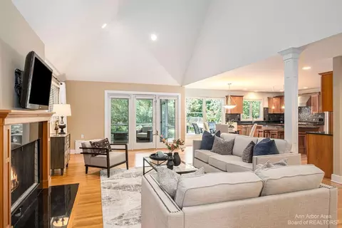 2565 Bedford Rd, Ann Arbor, MI 48104 photo 26
