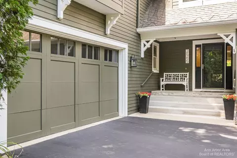2565 Bedford Rd, Ann Arbor, MI 48104 photo 5