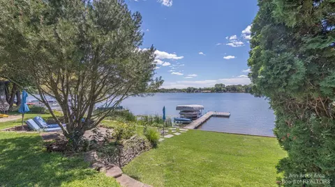 5424 Sandbeach Rd, Grass Lake, MI 49240