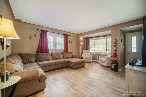 3216 Luetta Ave, Jackson, MI 49201 photo 3