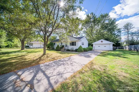 3216 Luetta Ave, Jackson, MI 49201 photo 2