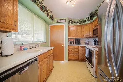 3216 Luetta Ave, Jackson, MI 49201 photo 10