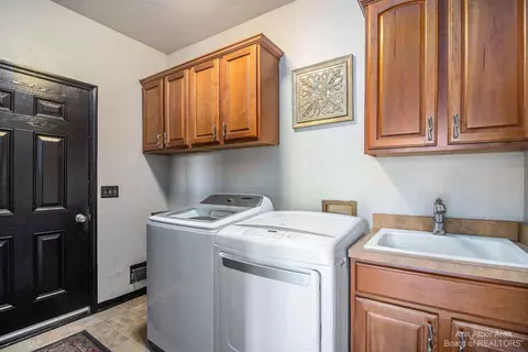 607 Adelaide Ct, Saline, MI 48176 photo 13