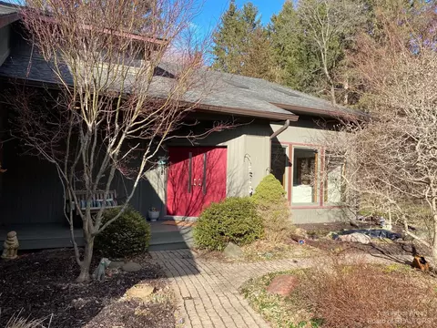 3702 E Pineview Dr, Dexter, MI 48130 photo 2