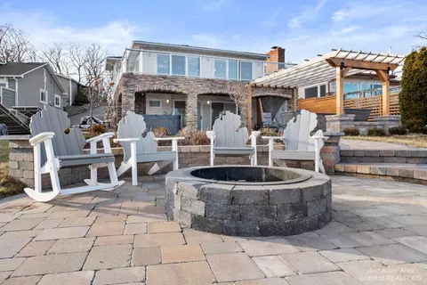 8341 Hillpoint Dr, Brighton, MI 48116 photo 2