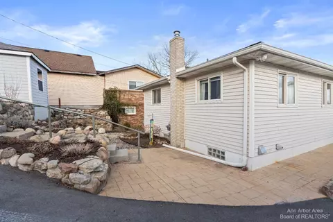 8341 Hillpoint Dr, Brighton, MI 48116 photo 42