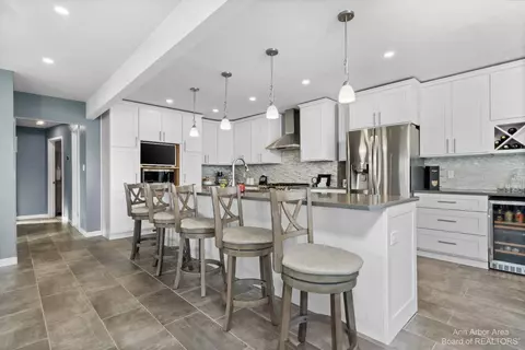 8341 Hillpoint Dr, Brighton, MI 48116 photo 7