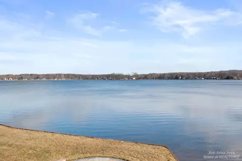 8341 Hillpoint Dr, Brighton, MI 48116 photo 37