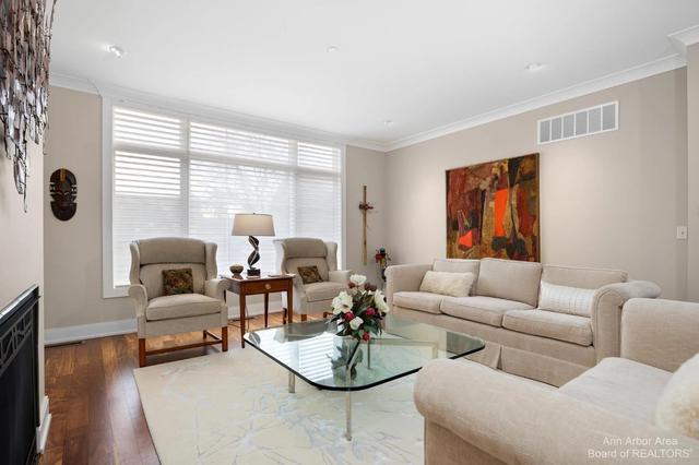 414 N Main St #12, Ann Arbor, MI 48104