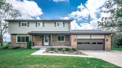 705 W Bemis Rd, Saline, MI 48176