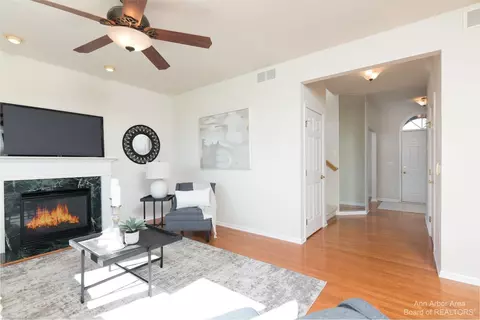 5325 Falling Leaf Dr, Ann Arbor, MI 48108 photo 9
