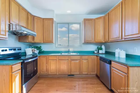 5325 Falling Leaf Dr, Ann Arbor, MI 48108 photo 12