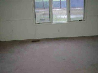 423 Somerset Dr, Other, MI 48433 photo 4