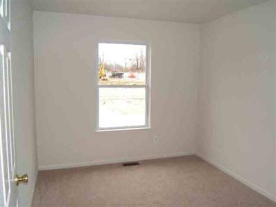 472 Windy Bluff Dr, Other, MI 48433 photo 9