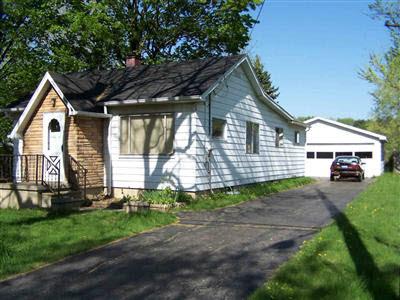 1168 Gilbert St, Flint, MI 48532 photo 1