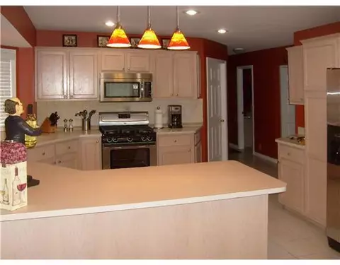 49084 Shenandoah Dr, Macomb, MI 48044 photo 5