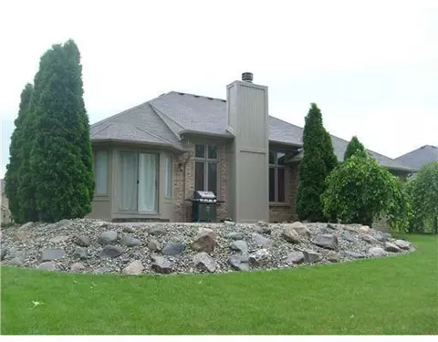 49084 Shenandoah Dr, Macomb, MI 48044 photo 1