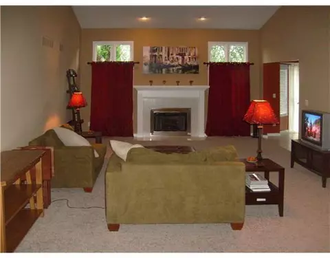 49084 Shenandoah Dr, Macomb, MI 48044 photo 2