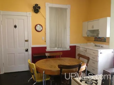 625 Park, Ishpeming, MI 49849 photo 2