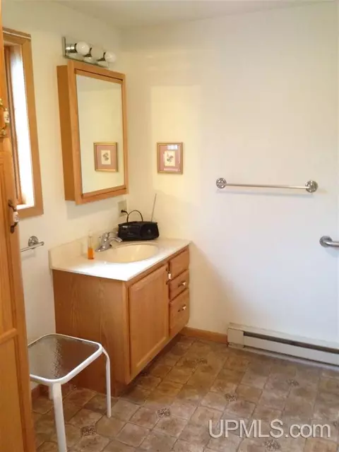 433 W Empire, Ishpeming, MI 49849 photo 10
