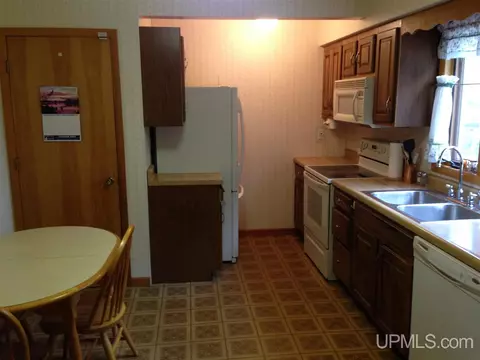433 W Empire, Ishpeming, MI 49849 photo 3