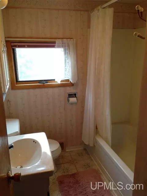 433 W Empire, Ishpeming, MI 49849 photo 12