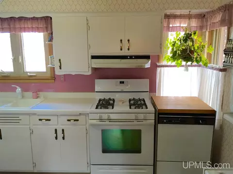 2016 Jackson, Ishpeming, MI 49849 photo 3