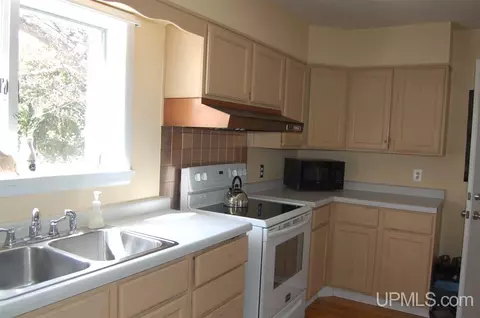 630 E Michigan, Ishpeming, MI 49849 photo 3