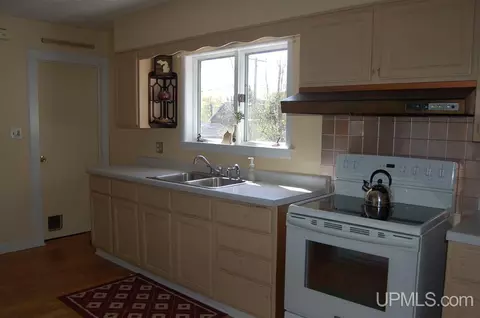 630 E Michigan, Ishpeming, MI 49849 photo 2