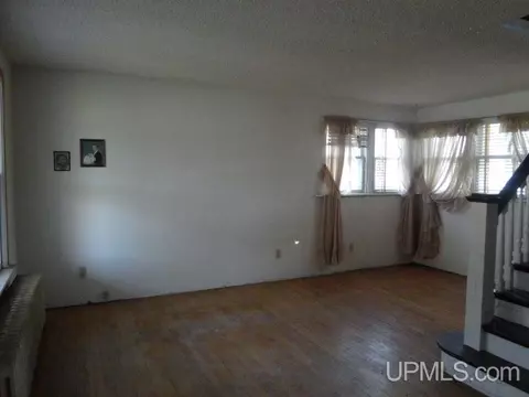 109 E Chocolay, Munising, MI 49862 photo 3