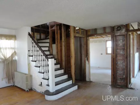 109 E Chocolay, Munising, MI 49862 photo 4