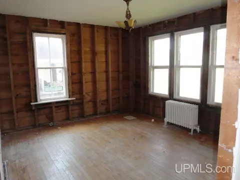 109 E Chocolay, Munising, MI 49862 photo 5