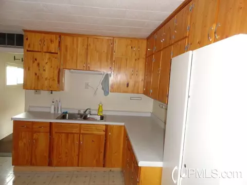 307 E Onota, Munising, MI 49862 photo 4