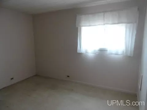 307 E Onota, Munising, MI 49862 photo 9