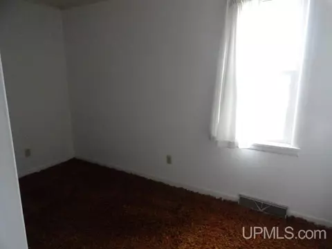 307 E Onota, Munising, MI 49862 photo 11