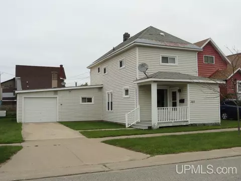 307 E Onota, Munising, MI 49862 photo 1