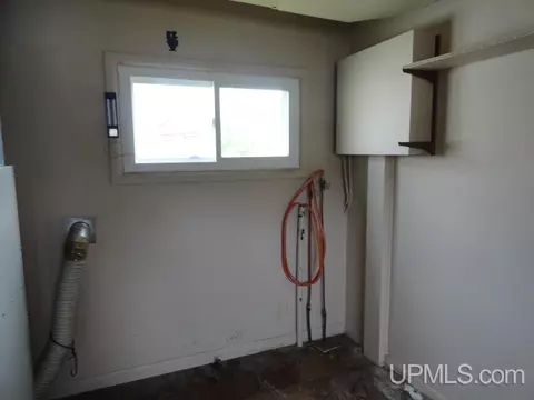 307 E Onota, Munising, MI 49862 photo 6