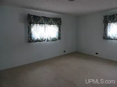 307 E Onota, Munising, MI 49862 photo 8