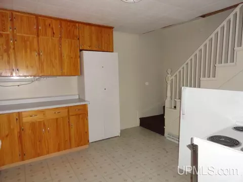 307 E Onota, Munising, MI 49862 photo 3