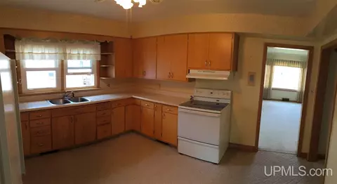 762 Juniper, Ishpeming, MI 49849 photo 2