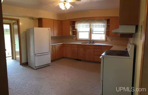 762 Juniper, Ishpeming, MI 49849 photo 3