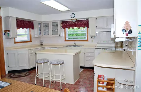 46 3rd, South Range, MI 49963 photo 18