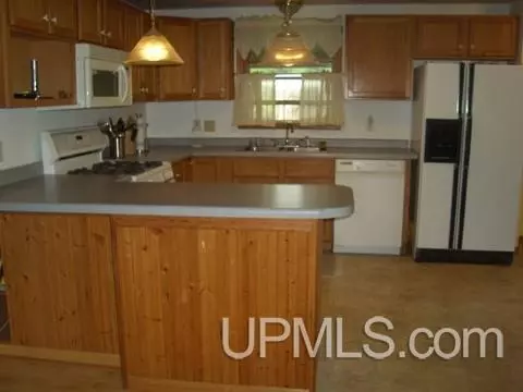 14 Mapleview, Gladstone, MI 49837 photo 4